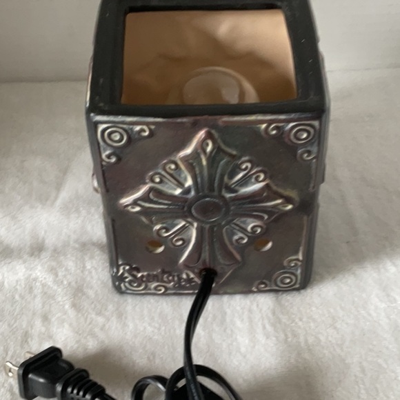 Scentsy cross gothic wax warmer - Picture 4 of 6